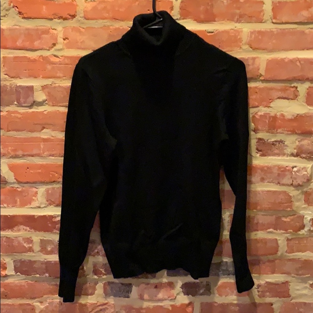 Black fitted turtleneck lightweight sweater